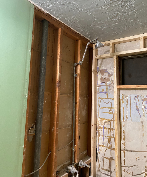 A room that is under construction with a wall in the background